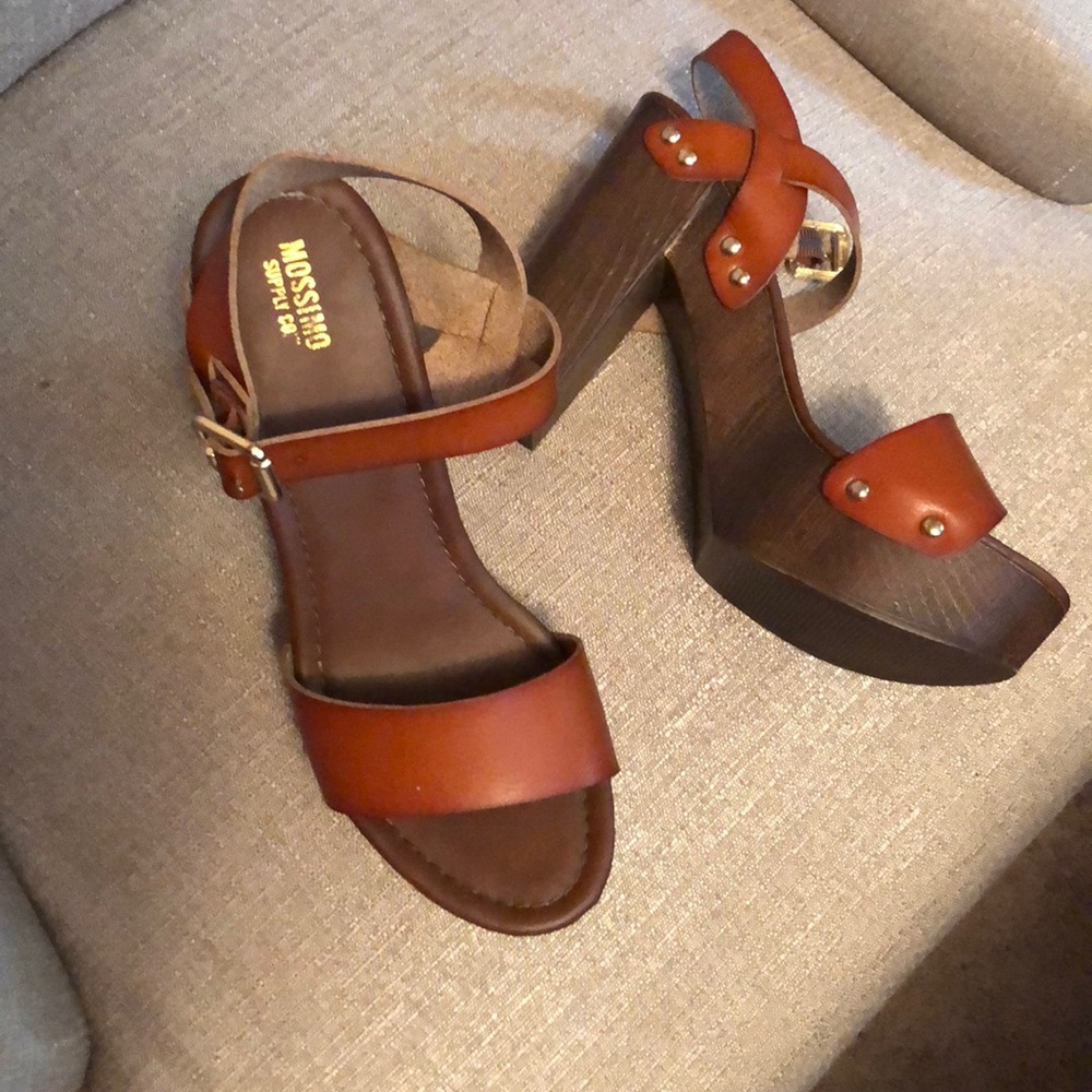 Mossimo tan platform heels